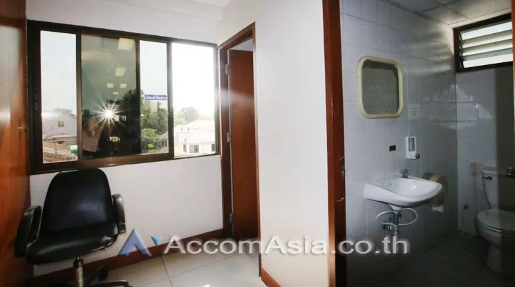 7  Office Space For Rent in Phaholyothin ,Bangkok BTS Ari at Thirapol Building AA14126